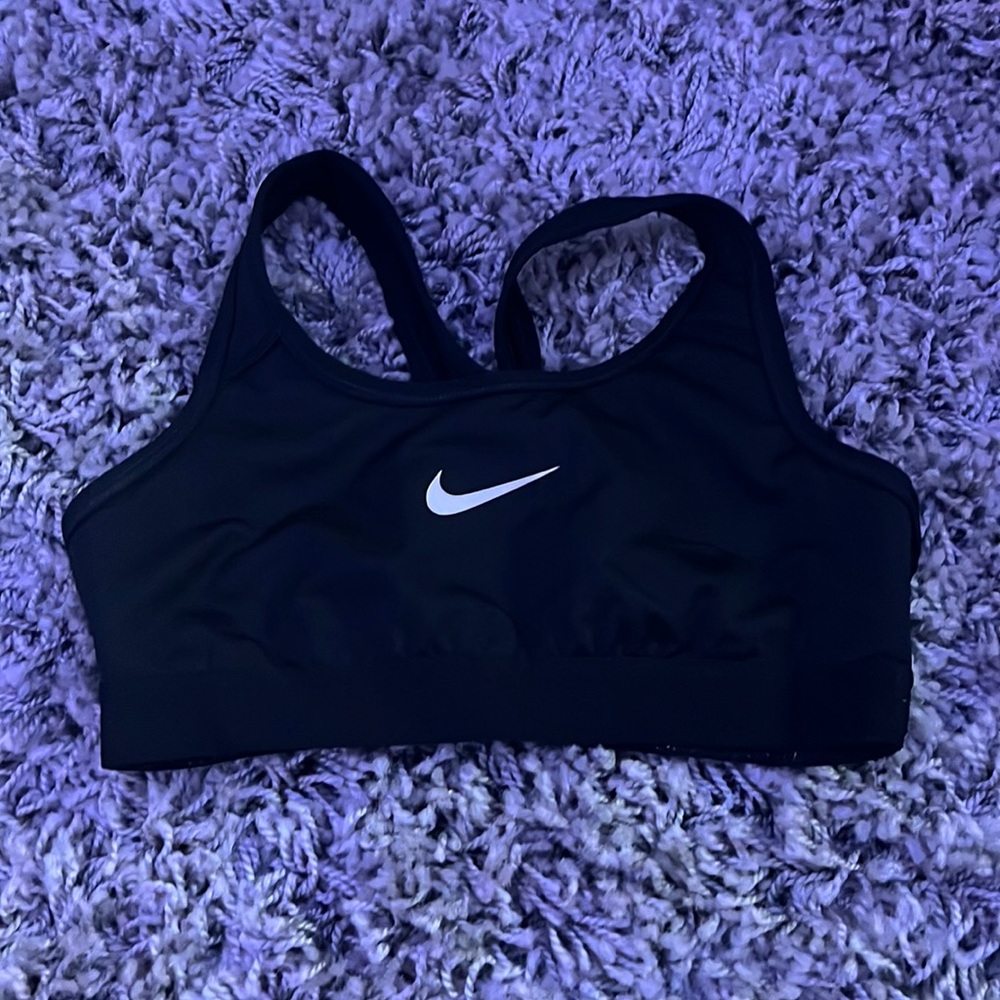 basic black nike sports bra